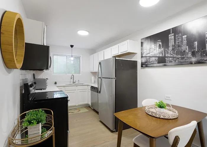 Stylish 1br,1ba Near In Rogers Park Free Parking Chicago